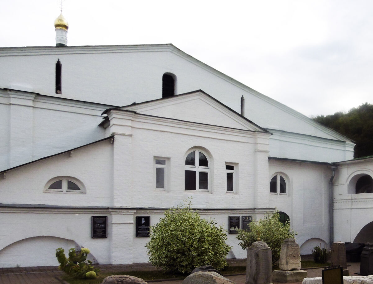 Печёрский Вознесенский монастырь. Церковь Успения Пресвятой Богородицы в трапезной, Нижегородский район (Нижний Новгород, город, Нижегородская область). архитектурные детали, Западный фасад с закрытой папертью пред вратами в трапезную палату