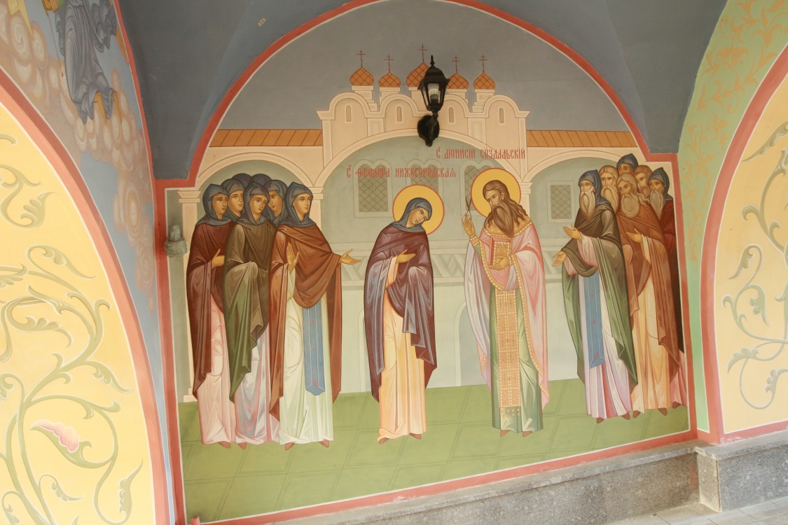 Печёрский Вознесенский монастырь. Церковь Евфимия Суздальского, Нижегородский район (Нижний Новгород, город, Нижегородская область). фасады, Роспись в проходной арке