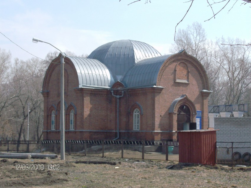 Барнаул. Церковь Воздвижения Креста Господня на бывшем кладбище. общий вид в ландшафте