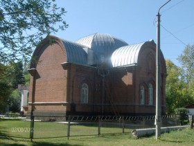 Барнаул. Церковь Воздвижения Креста Господня на бывшем кладбище