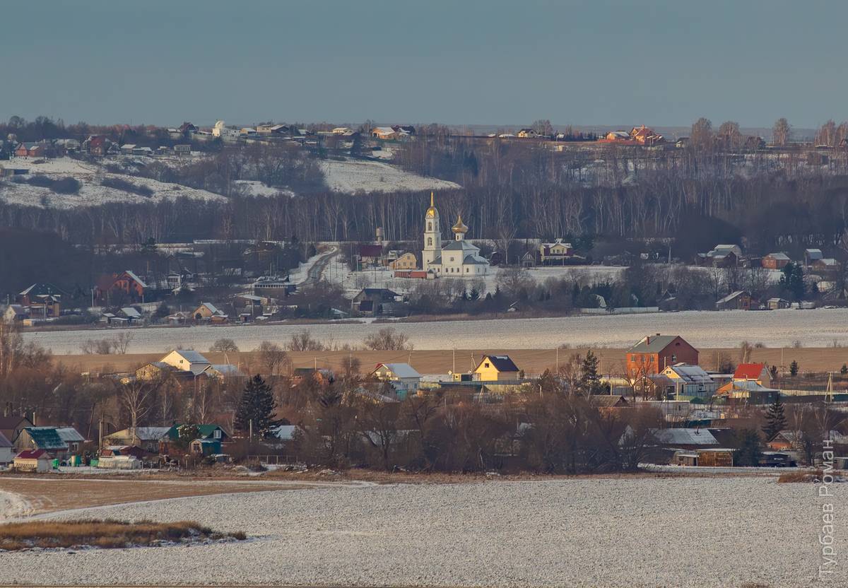 Вид с зарайской водонапорной башни, фасады. Церковь Рождества Пресвятой Богородицы, Радушино (Зарайский городской округ, Московская область)
