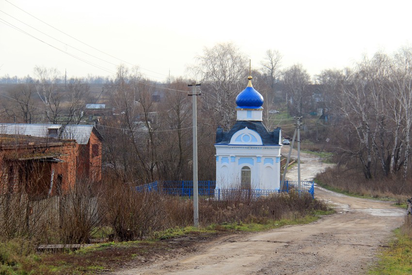 Часовня Тихвинской иконы Божией Матери, Дмитриевское (Заокский район, Тульская область). общий вид в ландшафте