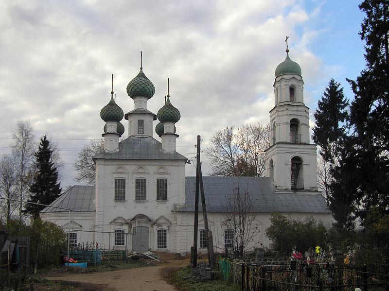 Церковь Введения во храм Пресвятой Богородицы, Любим (Любимский район, Ярославская область). общий вид в ландшафте
