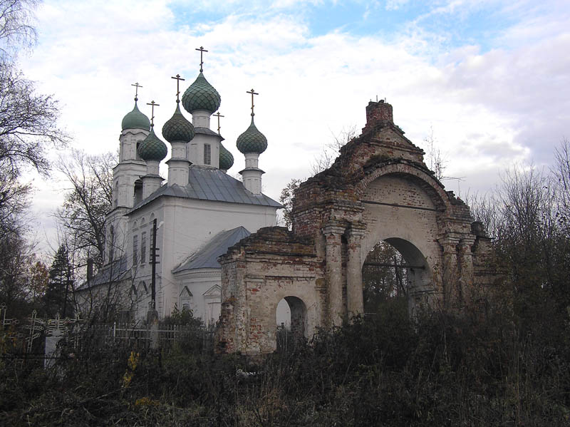 Любим. Церковь Введения во храм Пресвятой Богородицы. фасады