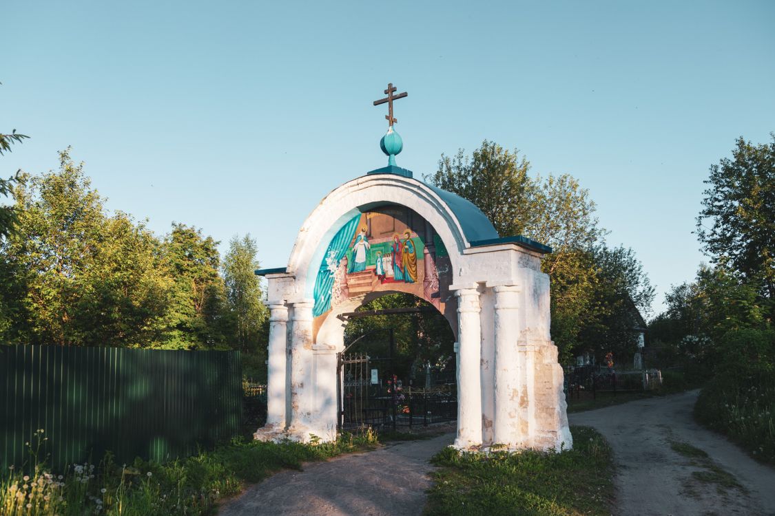 Церковь Введения во храм Пресвятой Богородицы, Любим (Любимский район, Ярославская область). фасады