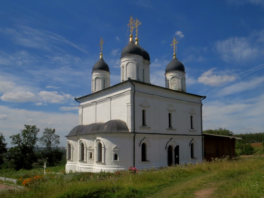 Болхов. Троицкий Рождества Богородицы Оптин монастырь. Собор Троицы Живоначальной. фасады