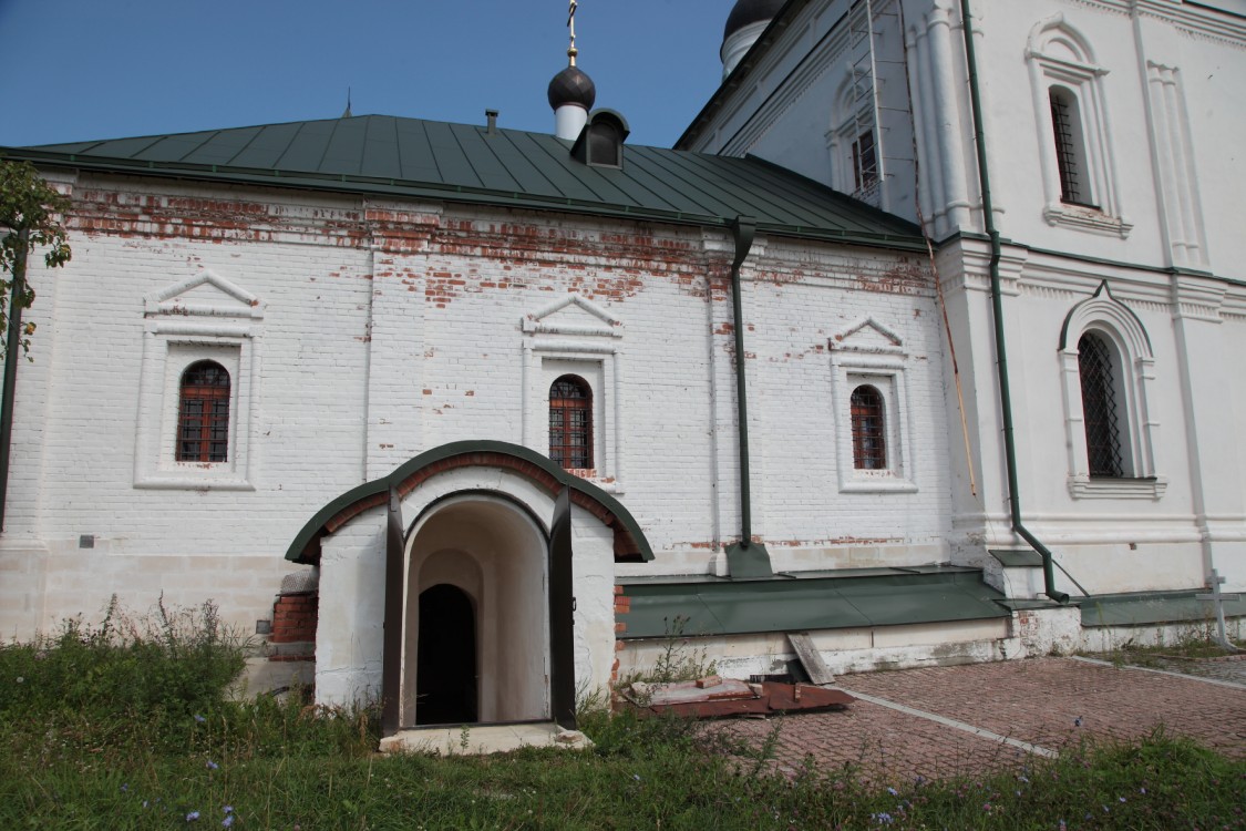 Болхов. Троицкий Рождества Богородицы Оптин монастырь. Собор Троицы Живоначальной. архитектурные детали