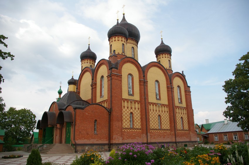 Успенский Пюхтицкий женский монастырь. Собор Успения Пресвятой Богородицы, Куремяэ (Ида-Вирумаа, Эстония). фасады
