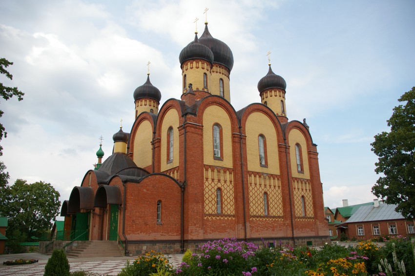 Куремяэ. Успенский Пюхтицкий женский монастырь. Собор Успения Пресвятой Богородицы. фасады