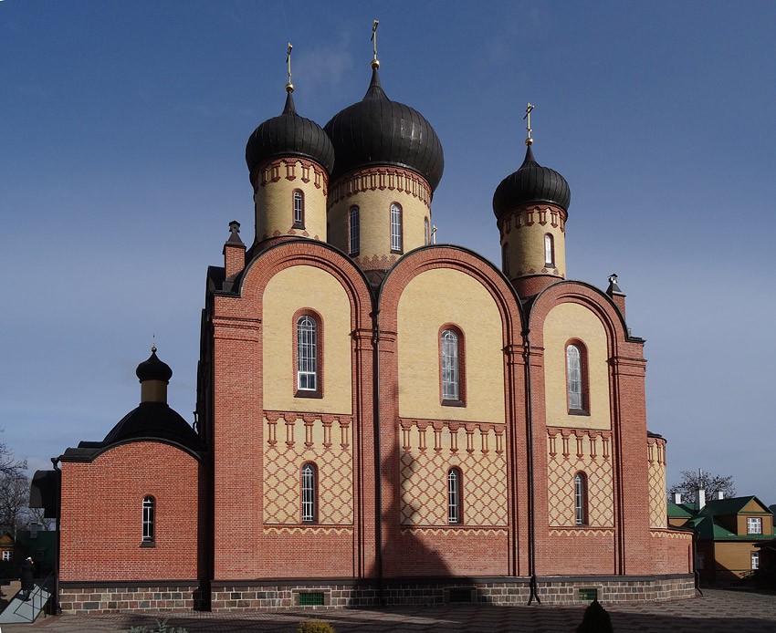 Успенский Пюхтицкий женский монастырь. Собор Успения Пресвятой Богородицы, Куремяэ (Ида-Вирумаа, Эстония). фасады, Южный фасад