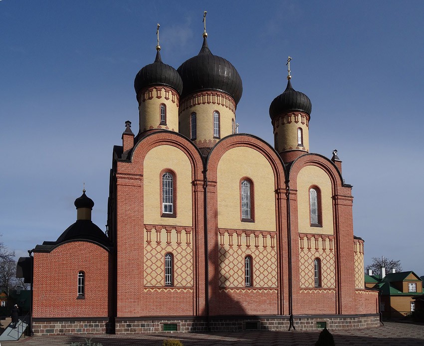 Куремяэ. Успенский Пюхтицкий женский монастырь. Собор Успения Пресвятой Богородицы. фасады, Южный фасад