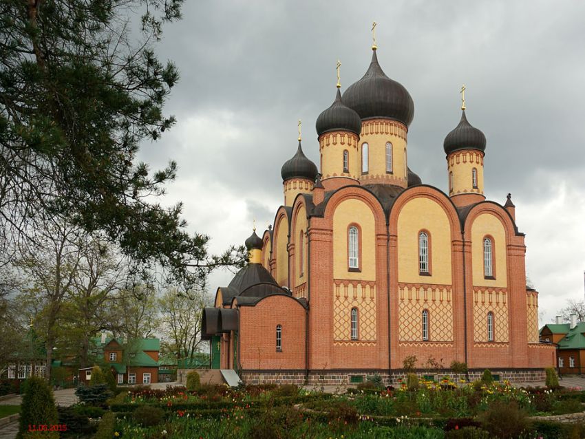 Куремяэ. Успенский Пюхтицкий женский монастырь. Собор Успения Пресвятой Богородицы. фасады