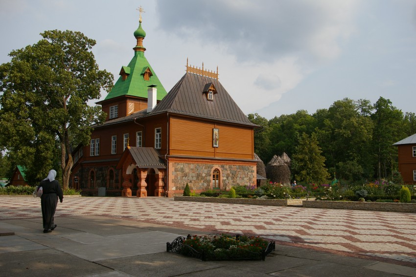 Куремяэ. Успенский Пюхтицкий женский монастырь. Церковь Симеона Богоприимца и Анны Пророчицы. фасады