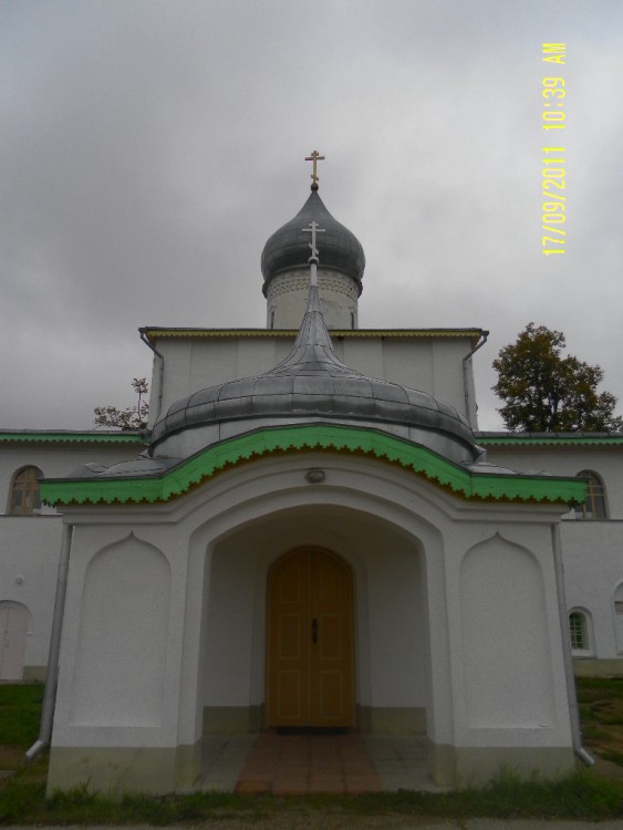 Крыпецкое. Иоанно-Богословский Савво-Крыпецкий мужской монастырь. Собор Иоанна Богослова. фасады