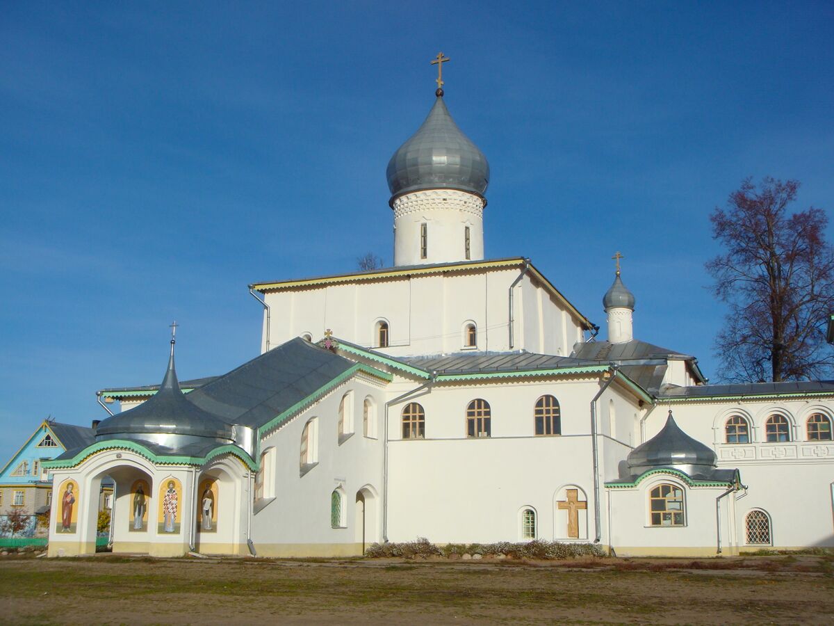 Иоанно-Богословский Савво-Крыпецкий мужской монастырь. Собор Иоанна Богослова, Крыпецкое (Псковский район, Псковская область). фасады, Вид с юго-запада