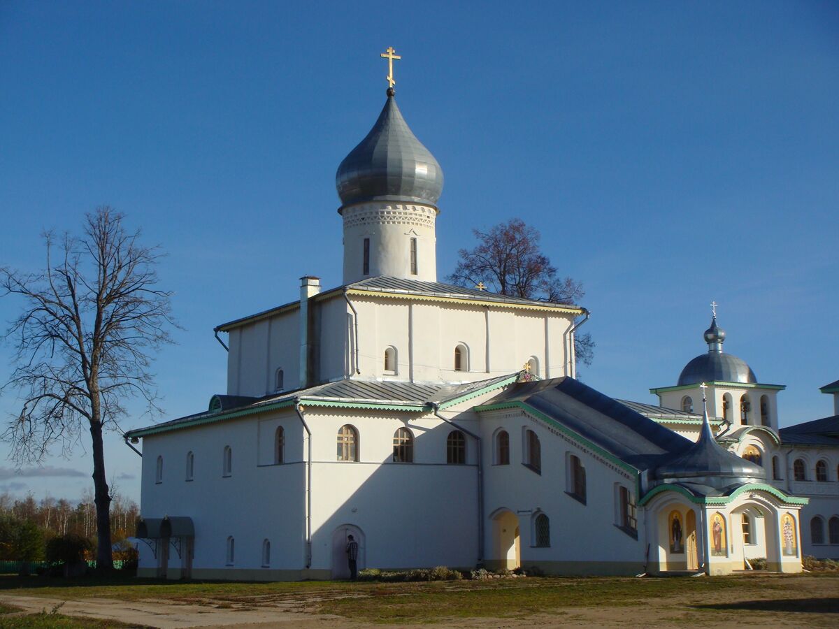 Иоанно-Богословский Савво-Крыпецкий мужской монастырь. Собор Иоанна Богослова, Крыпецкое (Псковский район, Псковская область). фасады