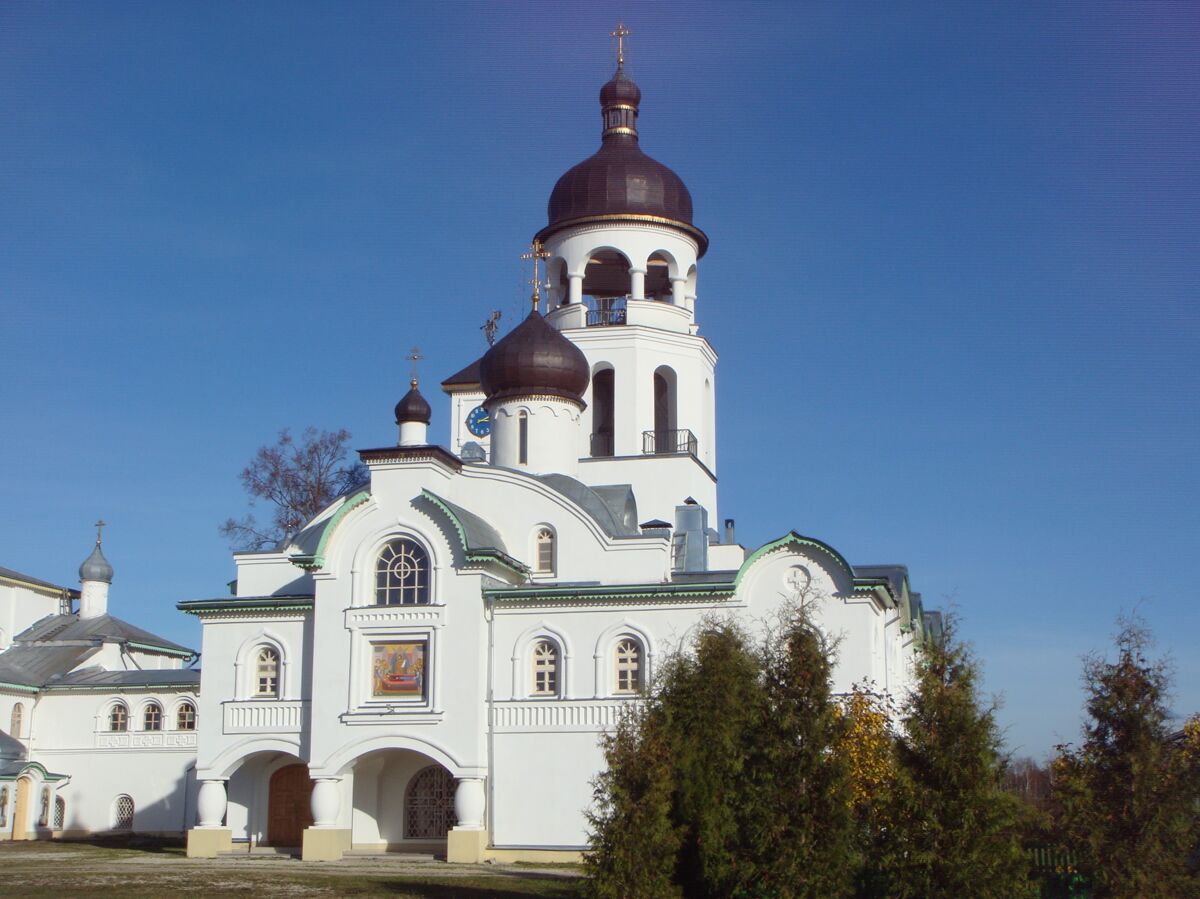 Иоанно-Богословский Савво-Крыпецкий мужской монастырь. Церковь Успения Пресвятой Богородицы и Иоанна Лествичника, Крыпецкое (Псковский район, Псковская область). фасады