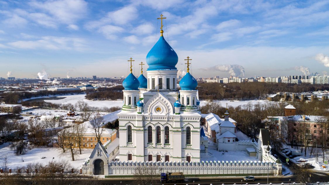 Николо-Перервинский монастырь. Собор Иверской иконы Божией Матери, Печатники (Юго-Восточный административный округ (ЮВАО), г. Москва). общий вид в ландшафте