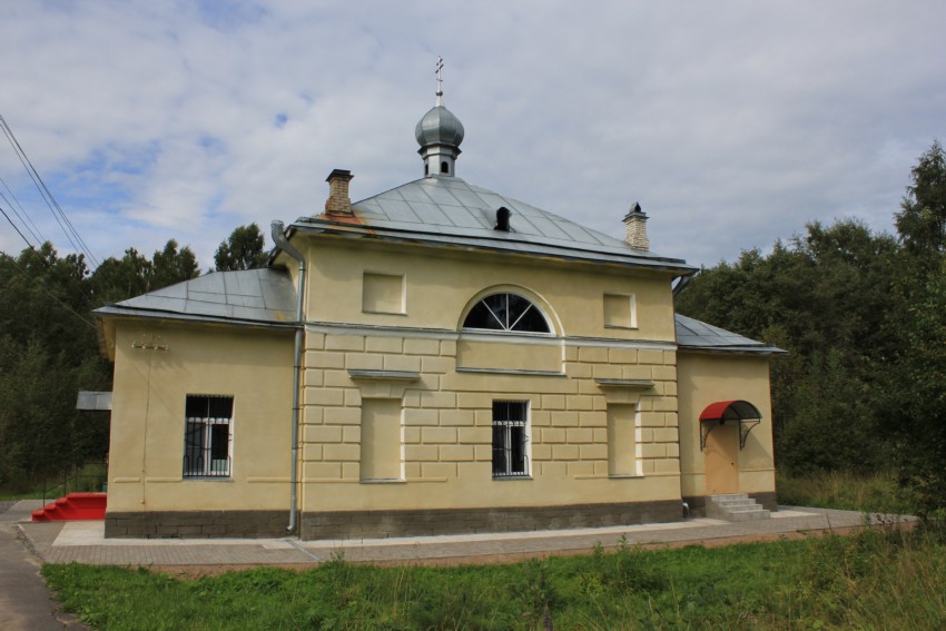 Церковь Покрова Пресвятой Богородицы, Шапки (Тосненский район, Ленинградская область). фасады