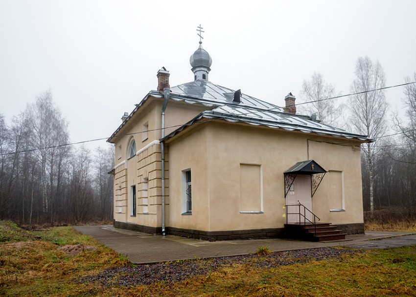 Церковь Покрова Пресвятой Богородицы, Шапки (Тосненский район, Ленинградская область). фасады, Вид с северо-западной стороны.
