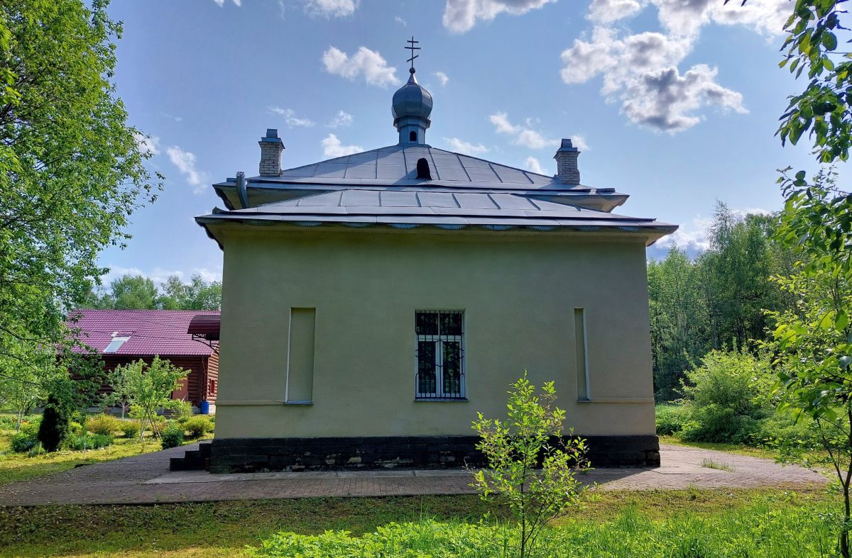 Церковь Покрова Пресвятой Богородицы, Шапки (Тосненский район, Ленинградская область). фасады