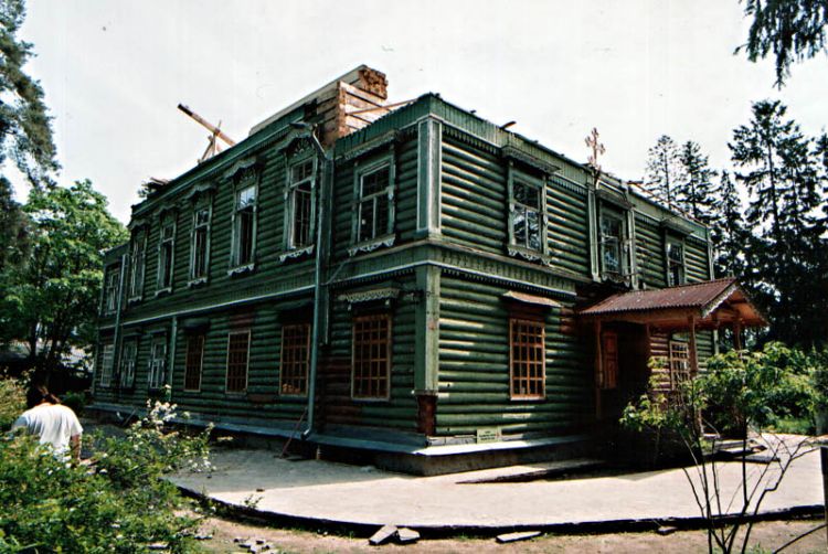 Церковь Тихвинской иконы Божией Матери, Сиверский (Гатчинский район, Ленинградская область). фасады, Наружный вид (после пожара)