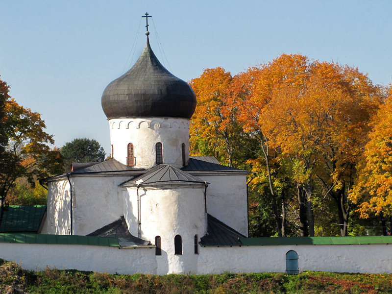 Псков. Спасо-Преображенский Мирожский монастырь. Собор Спаса Преображения. фасады