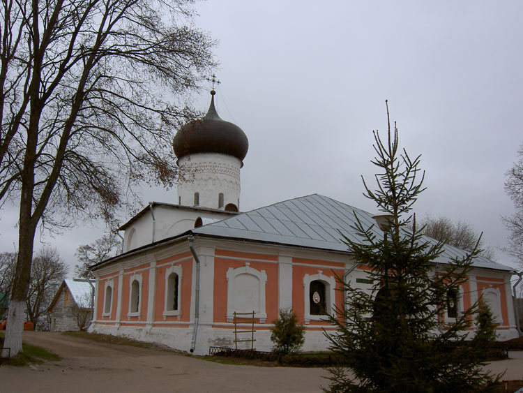 Псков. Снетогорский женский монастырь. Собор Рождества Пресвятой Богородицы. фасады, Вид с С-З.