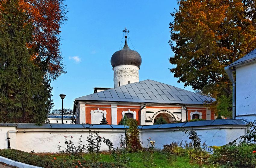 Псков. Снетогорский женский монастырь. Собор Рождества Пресвятой Богородицы. фасады