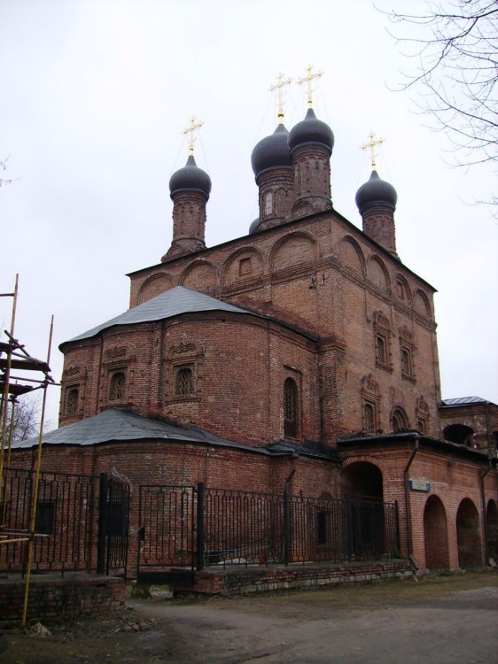 Таганский. Церковь Успения Пресвятой Богородицы (Петра и Павла) в Крутицах. фасады