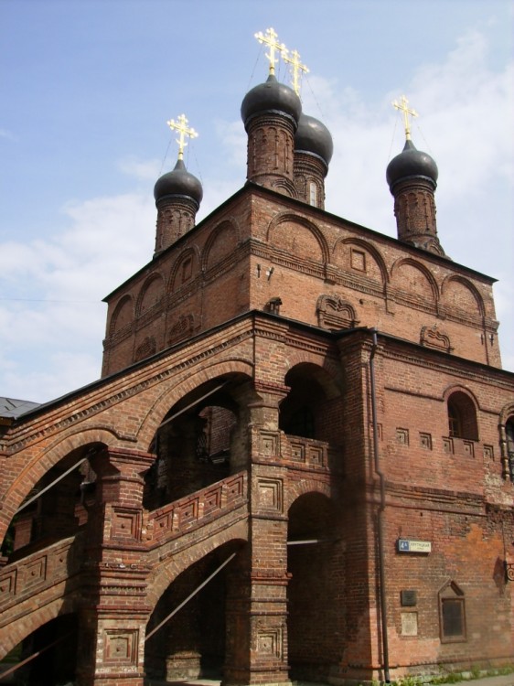 Таганский. Церковь Успения Пресвятой Богородицы (Петра и Павла) в Крутицах. фасады