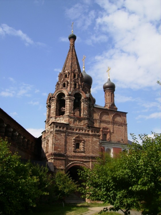 Таганский. Церковь Успения Пресвятой Богородицы (Петра и Павла) в Крутицах. фасады