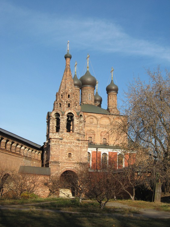 Таганский. Церковь Успения Пресвятой Богородицы (Петра и Павла) в Крутицах. фасады