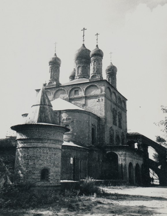 Таганский. Церковь Успения Пресвятой Богородицы (Петра и Павла) в Крутицах. архивная фотография