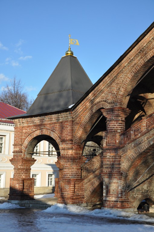 Таганский. Церковь Успения Пресвятой Богородицы (Петра и Павла) в Крутицах. архитектурные детали