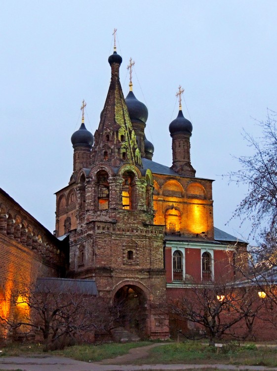 Таганский. Церковь Успения Пресвятой Богородицы (Петра и Павла) в Крутицах. фасады