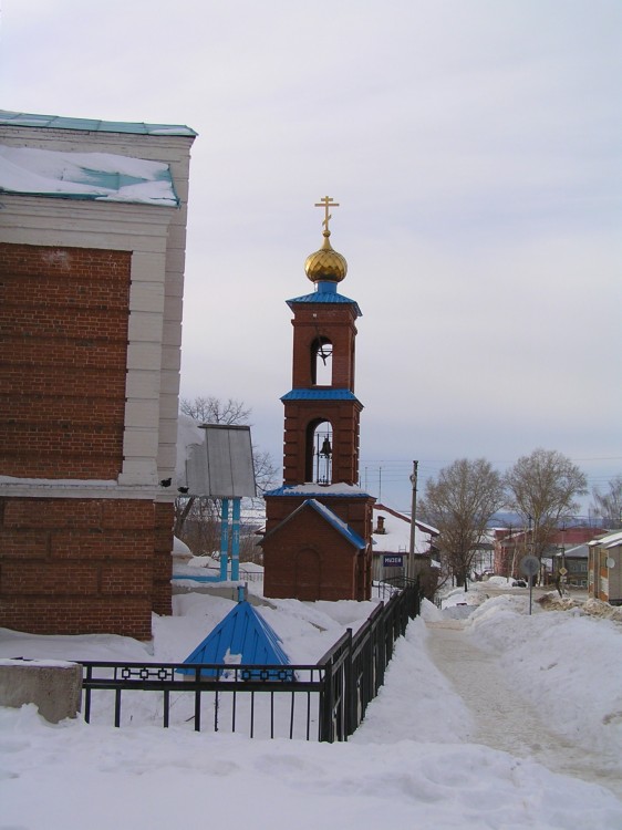 Бирск. Церковь Гурия, Германа и Варсонофия, Казанских Чудотворцев. общий вид в ландшафте, Вид в сторону реки