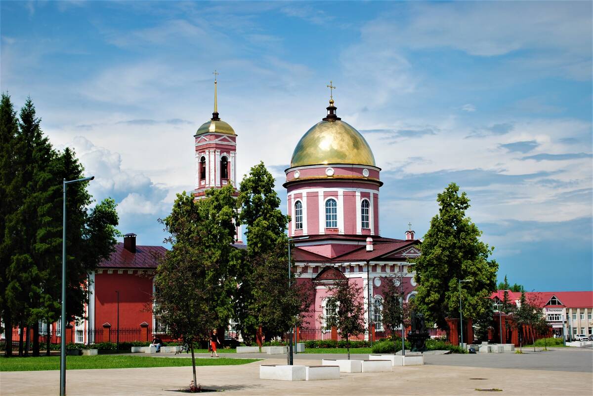 Собор Троицы Живоначальной, Бирск (Бирский район, Республика Башкортостан). общий вид в ландшафте