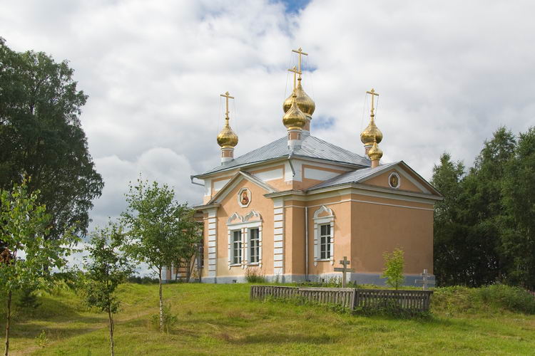 Интерпосёлок. Важеозерский Спасо-Преображенский мужской монастырь. Церковь Всех Святых. общий вид в ландшафте