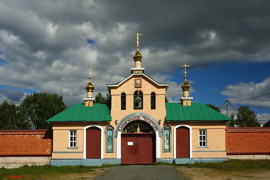 Интерпосёлок. Важеозерский Спасо-Преображенский мужской монастырь. Часовня Геннадия и Никифора Важеозерских. фасады