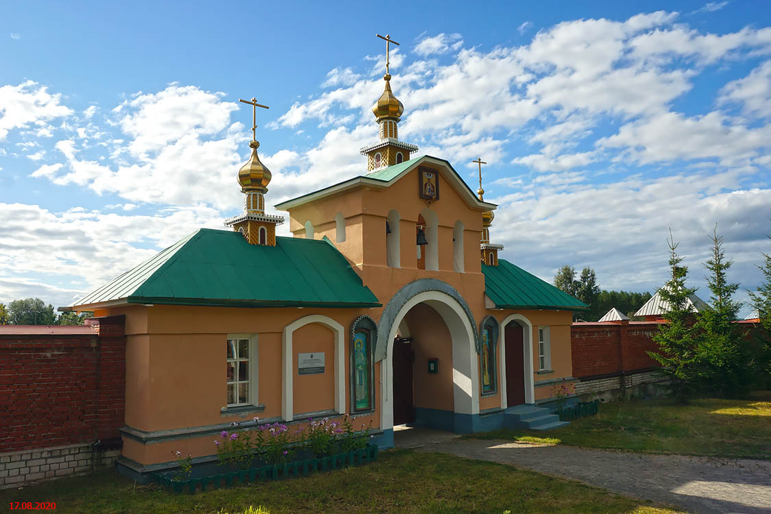 Интерпосёлок. Важеозерский Спасо-Преображенский мужской монастырь. Часовня Геннадия и Никифора Важеозерских. фасады