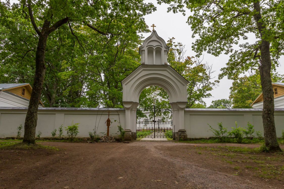 Валаамские острова. Спасо-Преображенский Валаамский монастырь. Скит Всех Святых. фасады, Восточные врата