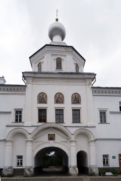 Спасо-Преображенский Валаамский монастырь. Главная усадьба. Церковь Петра и Павла, Валаамские острова (Сортавальский район, Республика Карелия). фасады, Вид из внутреннего двора