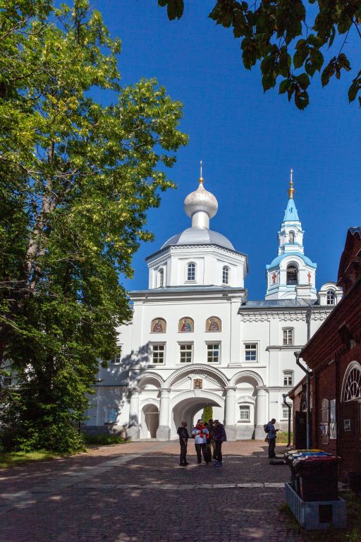 Валаамские острова. Спасо-Преображенский Валаамский монастырь. Главная усадьба. Церковь Петра и Павла. фасады