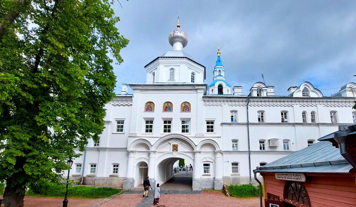 Спасо-Преображенский Валаамский монастырь. Главная усадьба. Церковь Петра и Павла, Валаамские острова (Сортавальский район, Республика Карелия). общий вид в ландшафте