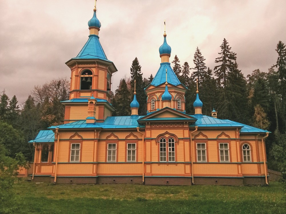 Валаамские острова. Спасо-Преображенский Валаамский монастырь. Гефсиманский скит. фасады, Пасмурный день на скиту