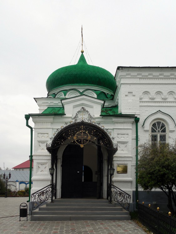 Раифский Богородицкий монастырь. Собор Троицы Живоначальной, Раифа (Зеленодольский район, Республика Татарстан). архитектурные детали, Южный вход с западной стороны.