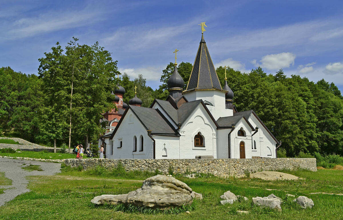 Иоанно-Богословский монастырь. Часовня Иоанна Богослова, Пощупово (Рыбновский район, Рязанская область). общий вид в ландшафте