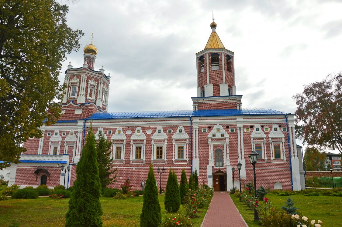 Солотча. Рождество-Богородицкий монастырь. Церковь Сошествия Святого Духа. фасады