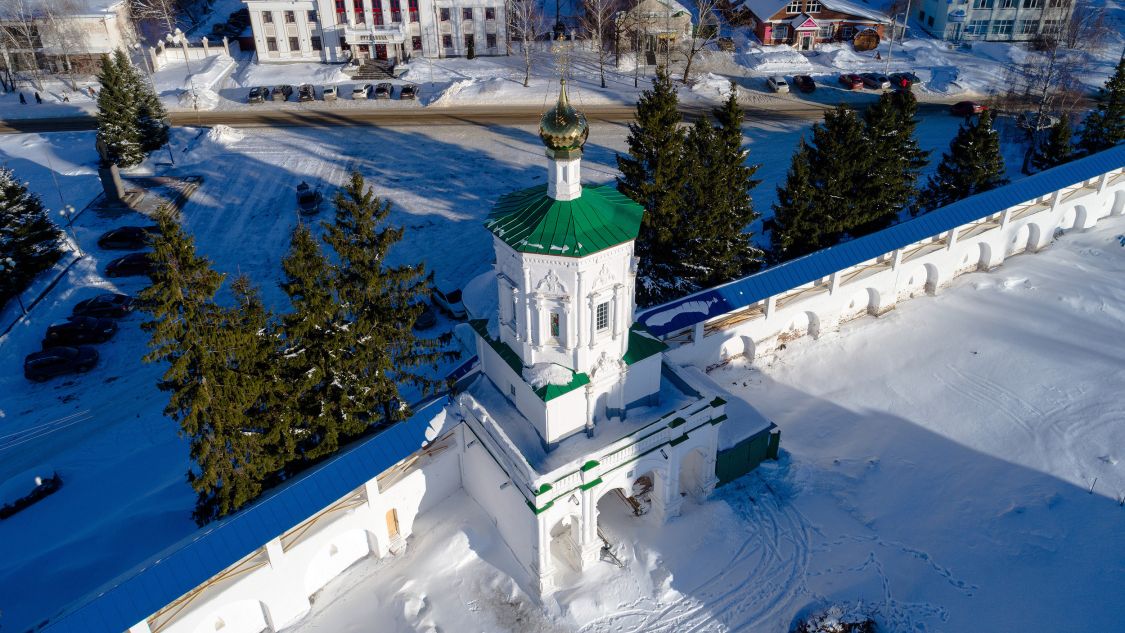 Солотча. Рождество-Богородицкий монастырь. Церковь Иоанна Предтечи. общий вид в ландшафте